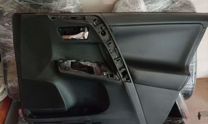 Toyota RAV4 40 - обшивка передней двери