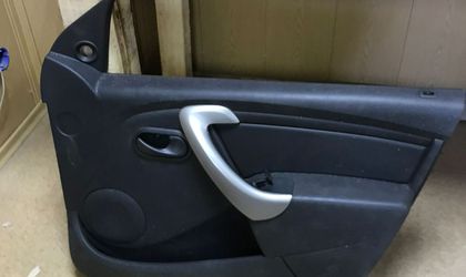 Обшивка двери передней правой Renault Sandero I 