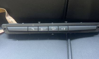 Блок управления в центральной консоли BMW X5 E70