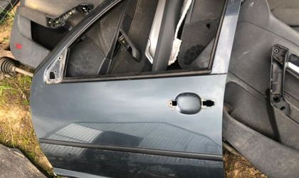 Дверь передняя левая Volkswagen Bora Boro Golf 4