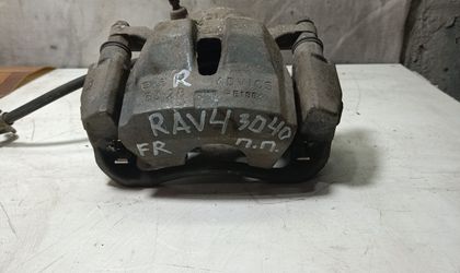 Суппорт передний правый Toyota RAV4 40