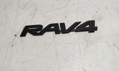 Эмблема шильдик Toyota RAV4 40 на крышку багажника