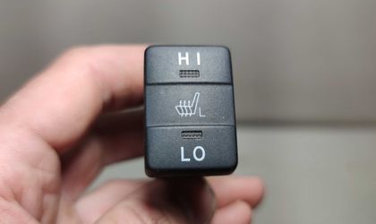Кнопка обогрева левого сиденья Toyota RAV4 40