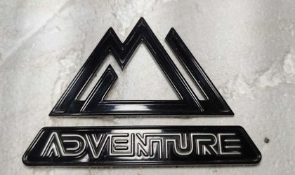 Эмблема Adventure на багажнике Toyota RAV4 40 USA
