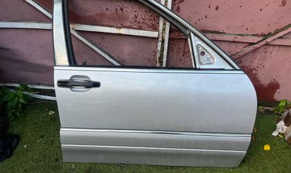 Дверь передняя правая Mercedes S-класс W140