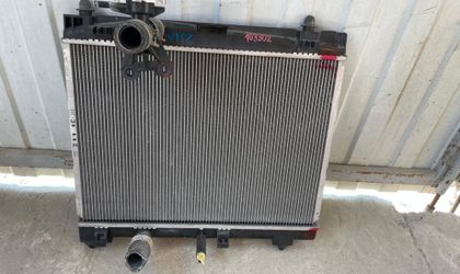 Радиатор охлаждения двигателя Toyota Vitz KSP90