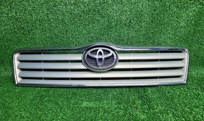 Решетка радиатора Toyota Avensis T250 