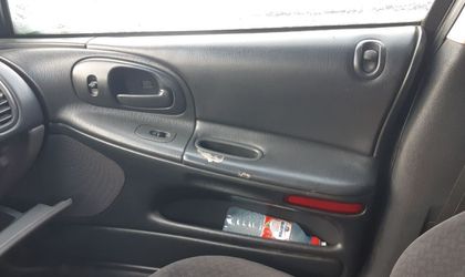 Обшивка двери пер прав Dodge Intrepid II 2002