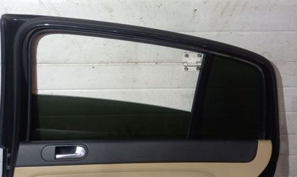 Уплотнитель стекла двери задний прав VW Golf Plus