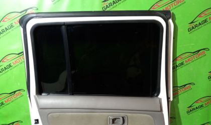 Уплотнитель стекла двери задней лев Nissan CubeZ10
