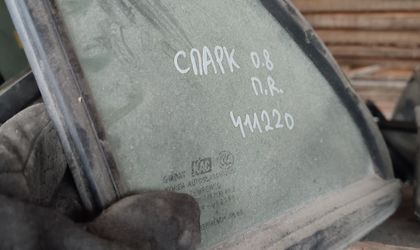 Форточка двери передней правой Chevrolet Spark