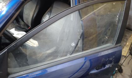 Стекло двери передней левой Kia Rio III 2015
