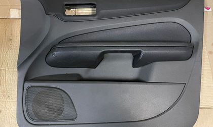 Обшивка двери передней правой Ford Focus II 