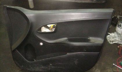 Обшивка двери передней правой Kia Picanto II 2013