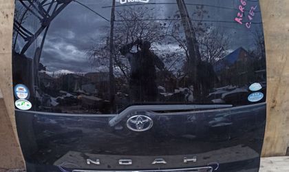 Дверь крышка багажника Toyota Noah Voxy azr60 